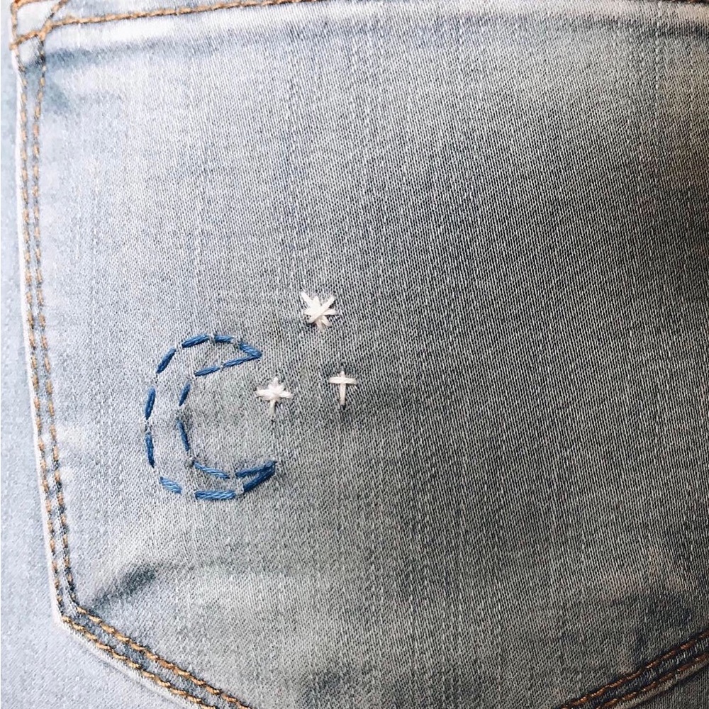 embroidered jeans🌙 light to mid wash denim with distressed hems and rips - Picture 7 of 9